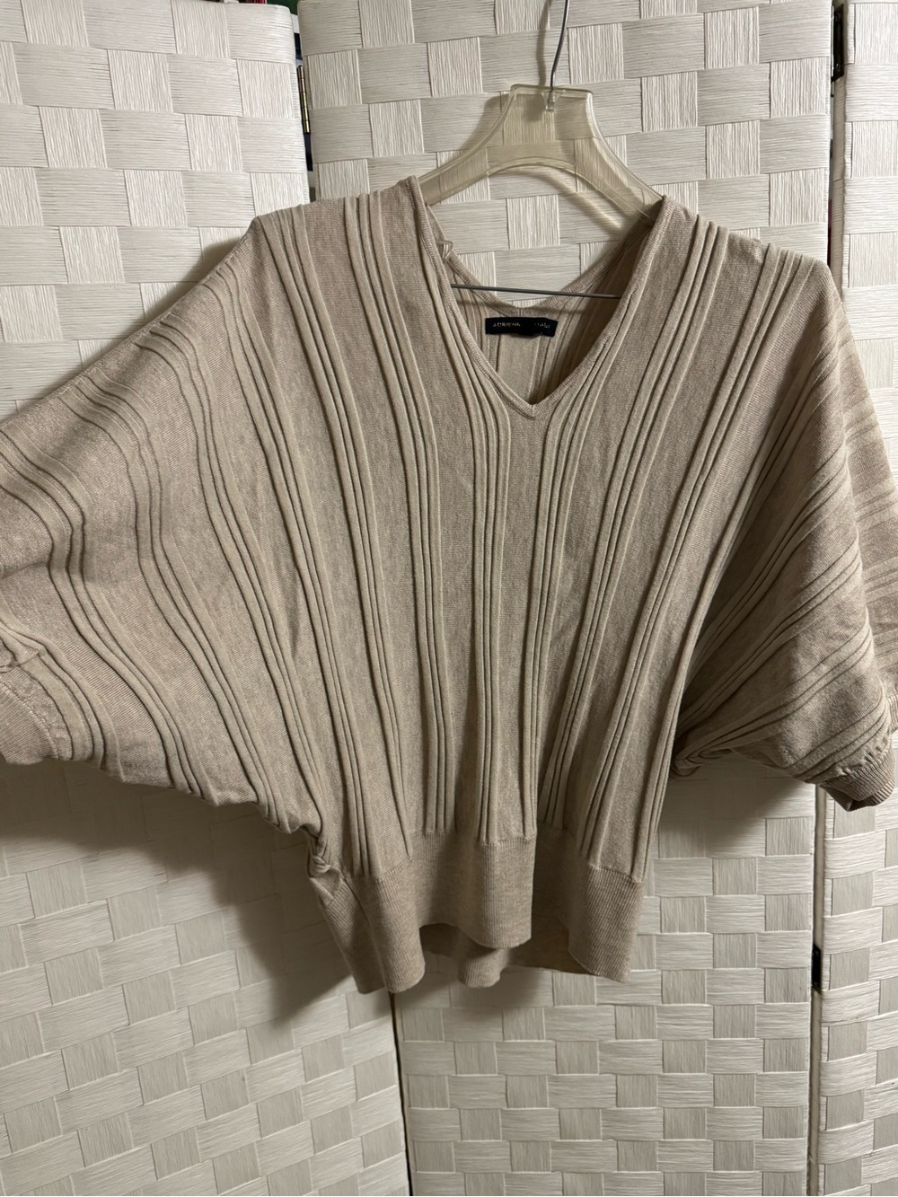Adrienne Vittadini Beige Ribbed V‑Neck Sweater